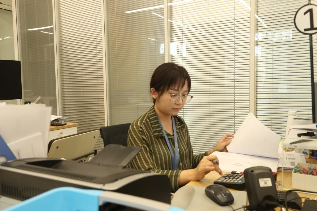網絡信息咨詢助跑港 一線服務護航教學科研